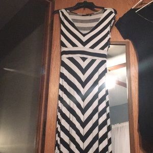 XS apt 9 Maxi Dress
